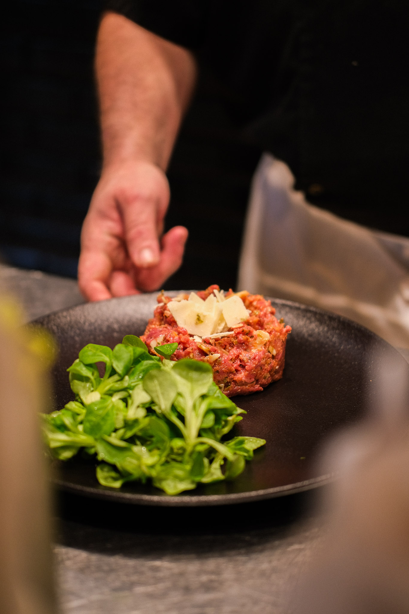 Préparer des plats chez Jo Le Boucher